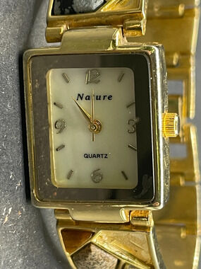 Vintage Nature Brand Quartz MOP Watch Colorful Stone Gold Tone Band 20.5MM